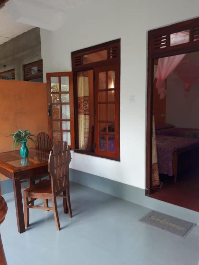 Hotel Induwara Guest à Ella Extérieur photo